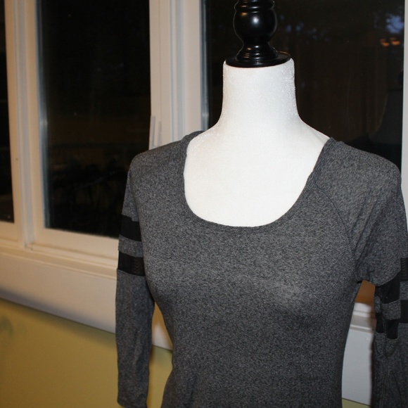 Grey garage shirt🌟 - Picture 2 of 3